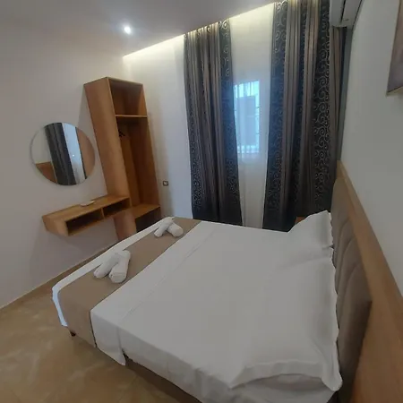 Piazza Velipojë